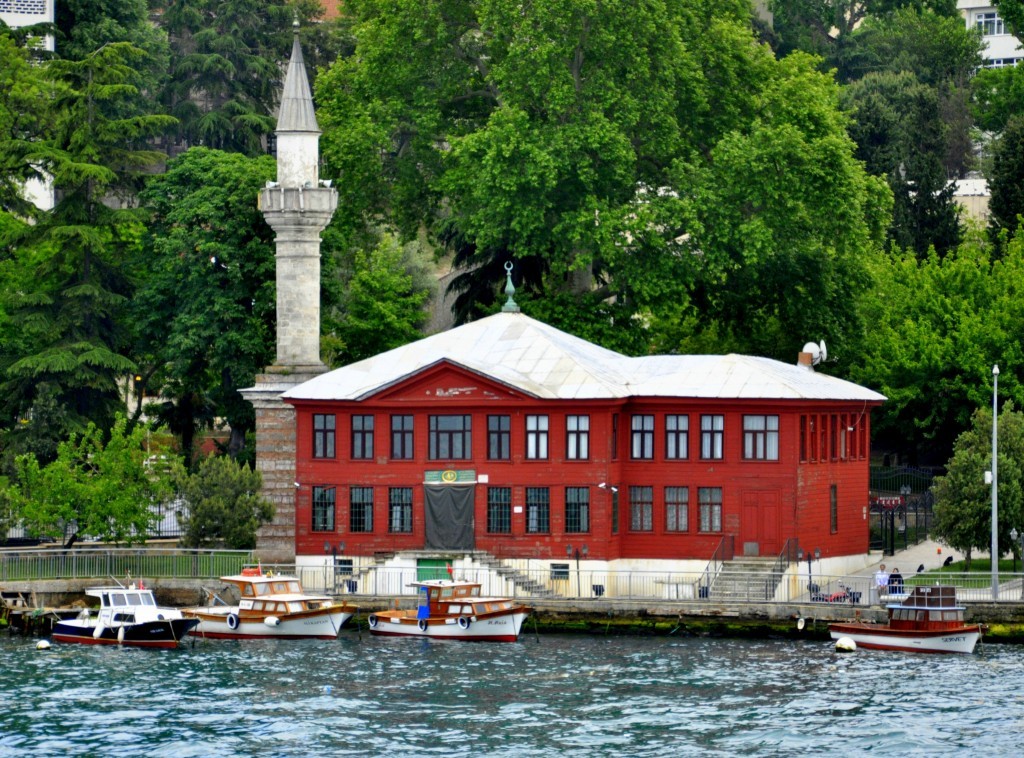 قواعد المسجد وآدابه في مسجد البوسفور في إسطنبول
