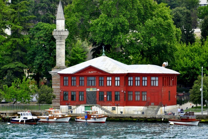 مسجد يالي في اسطنبول.