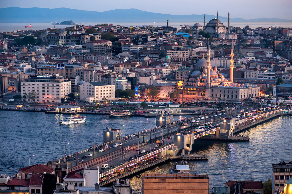 Panoramic view of Istanbul's Historic Peninsula from Galata Tower