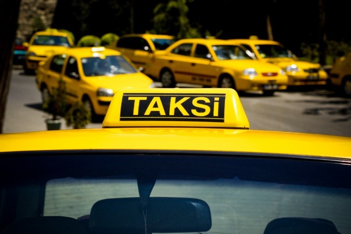 سيارات الأجرة الحيل في مدينة اسطنبول.