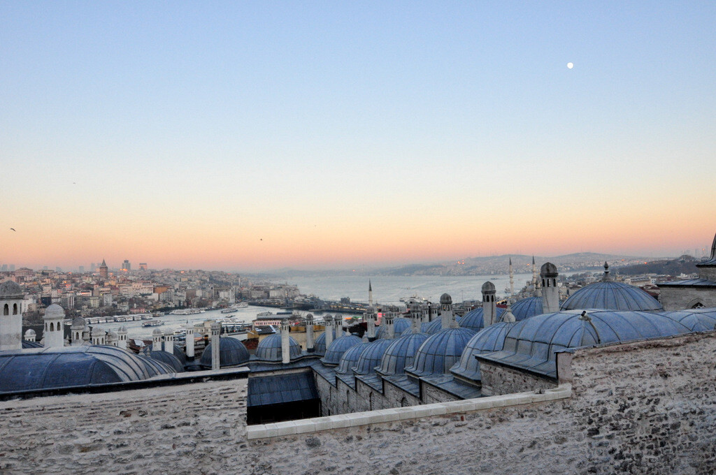 Panoramic view of the Golden Horn and Galata Bridge from Süleymaniye Mosque courtyard