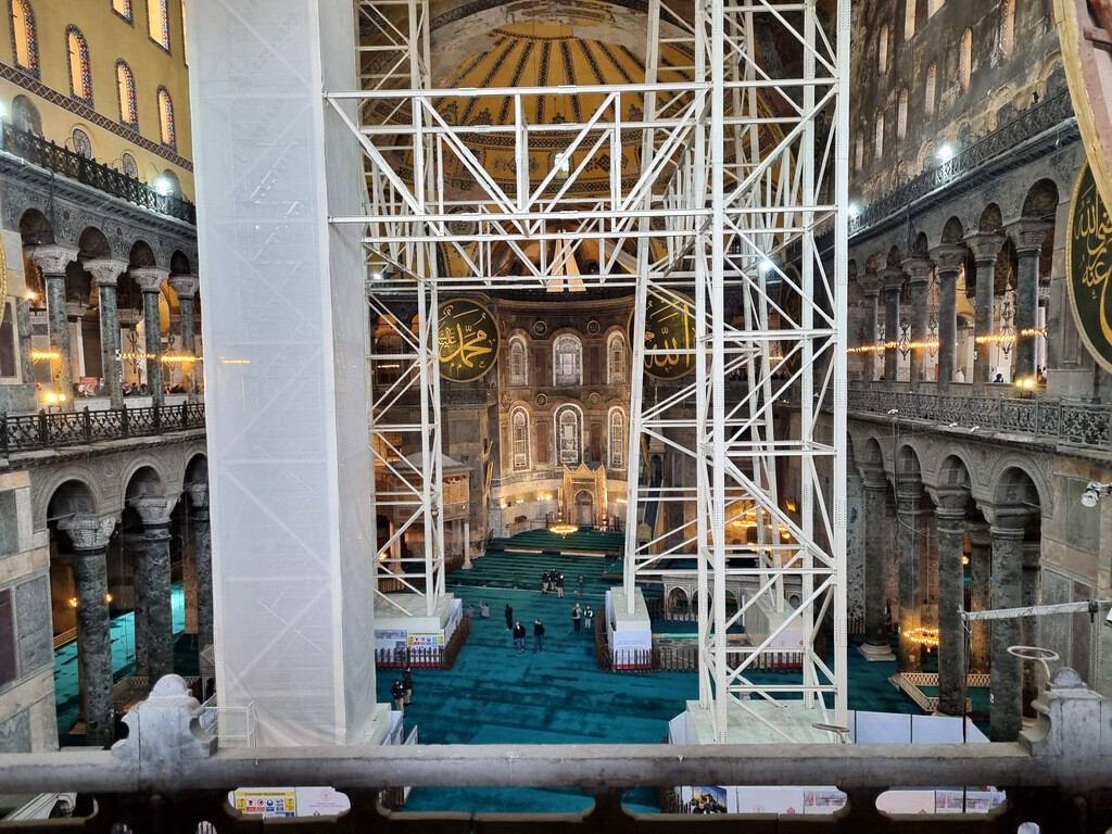 Interior of Hagia Sophia Mosque with restoration scaffolding, photographed from the upper gallery – photo by Serhat Engul