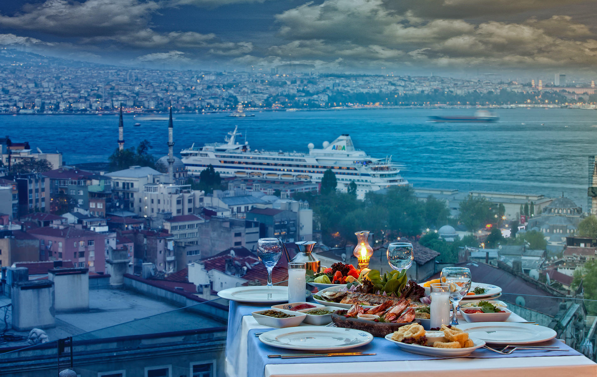 Террасы стамбула. Eleos Restaurant Стамбул. Босфор Стамбул кафе. Ресторан в Стамбуле с видом на Босфор. Стамбул. Кафе на набережной Босфора.